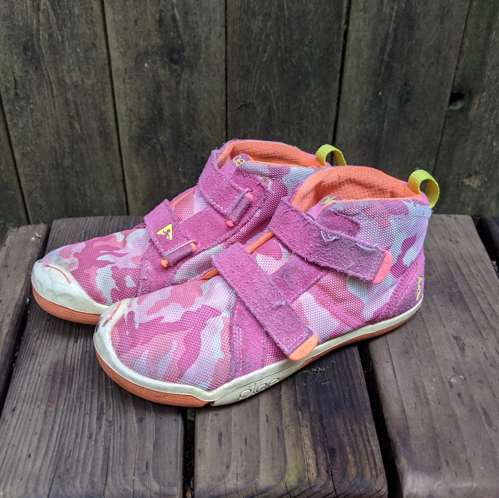 Plae Max pink camo shoes